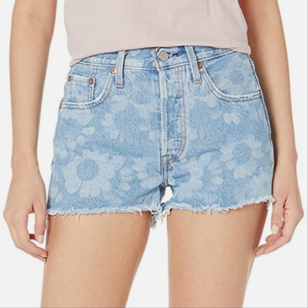 NWT Levi woman's 501 light denim cutoff shorts